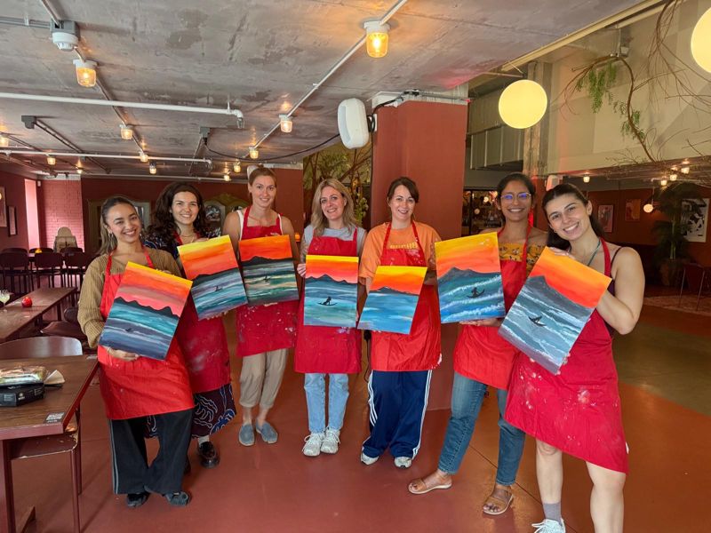 Collega's met hun doeken in Rotterdam